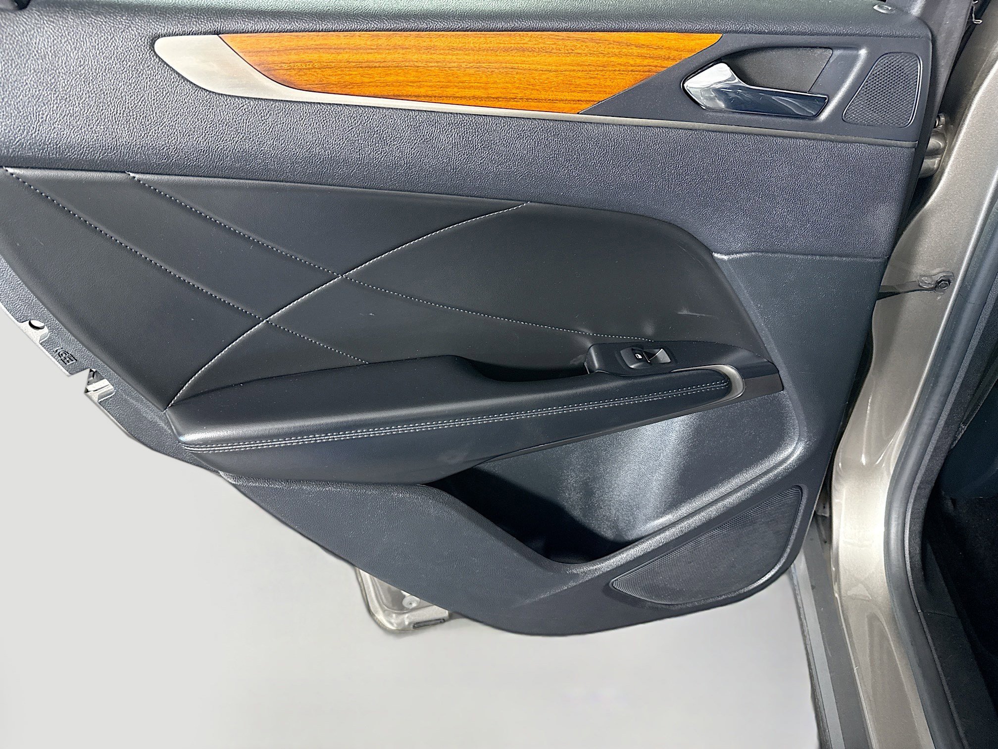 Used 2017 Lincoln MKC Reserve w/ Lincoln MKC Climate Package image 26