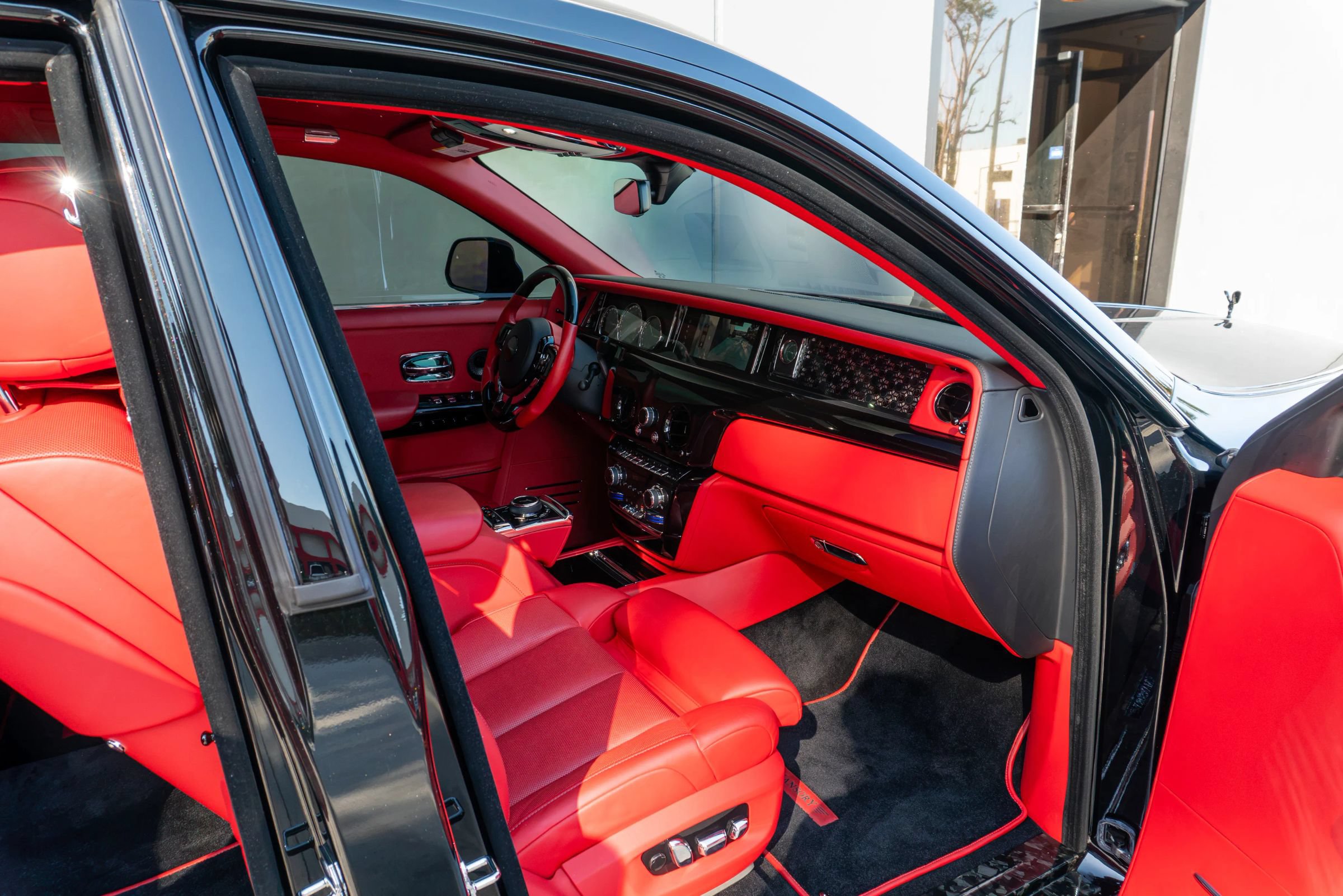 Used 2024 Rolls-Royce Phantom Sedan w/ The Phantom Package RWD image 65