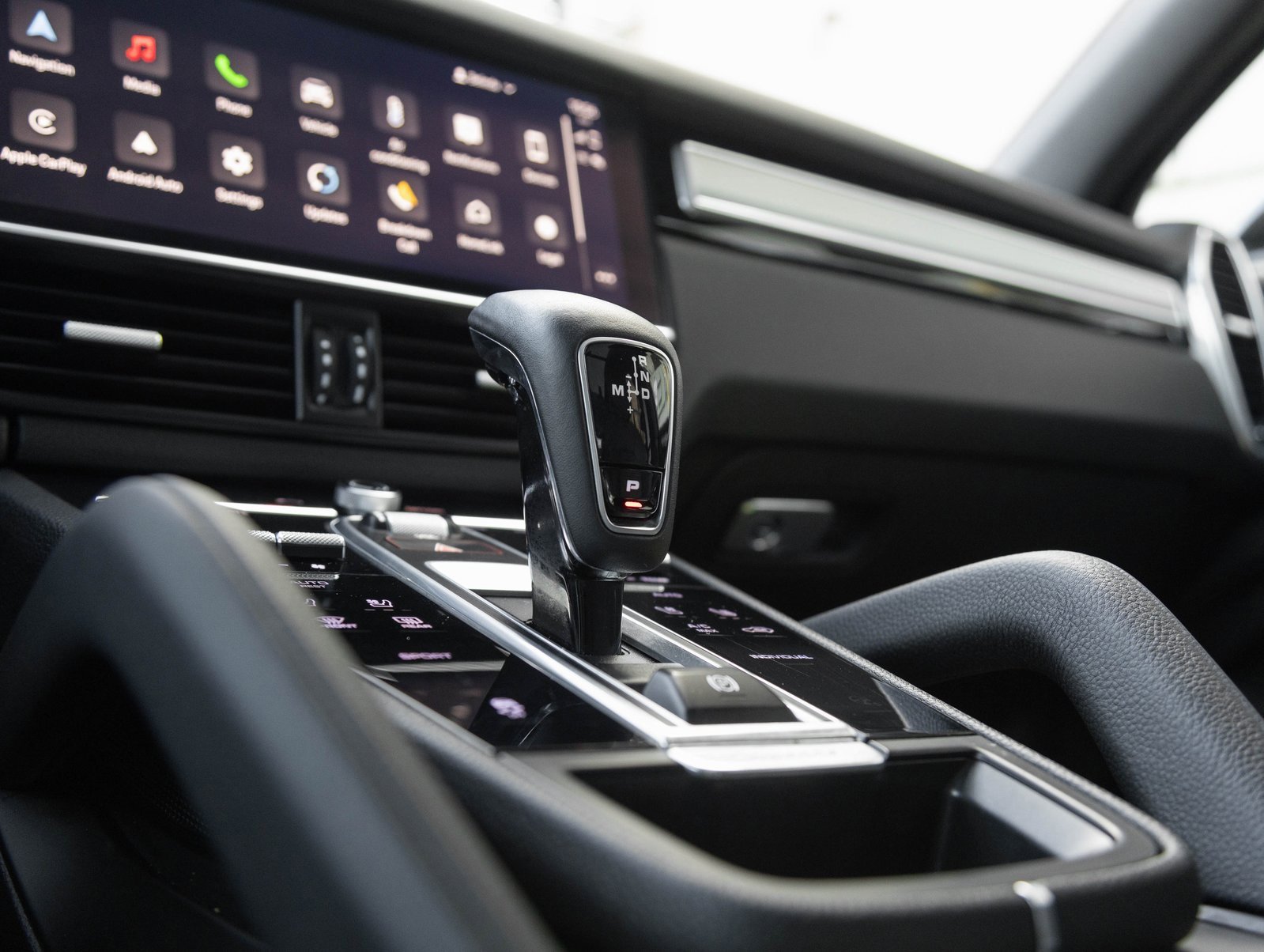 Used 2022 Porsche Cayenne Platinum Edition image 26