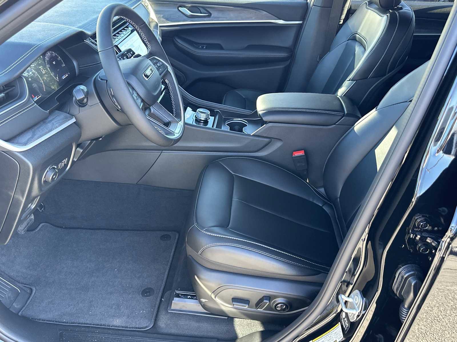 New 2025 Jeep Grand Cherokee L Limited image 9