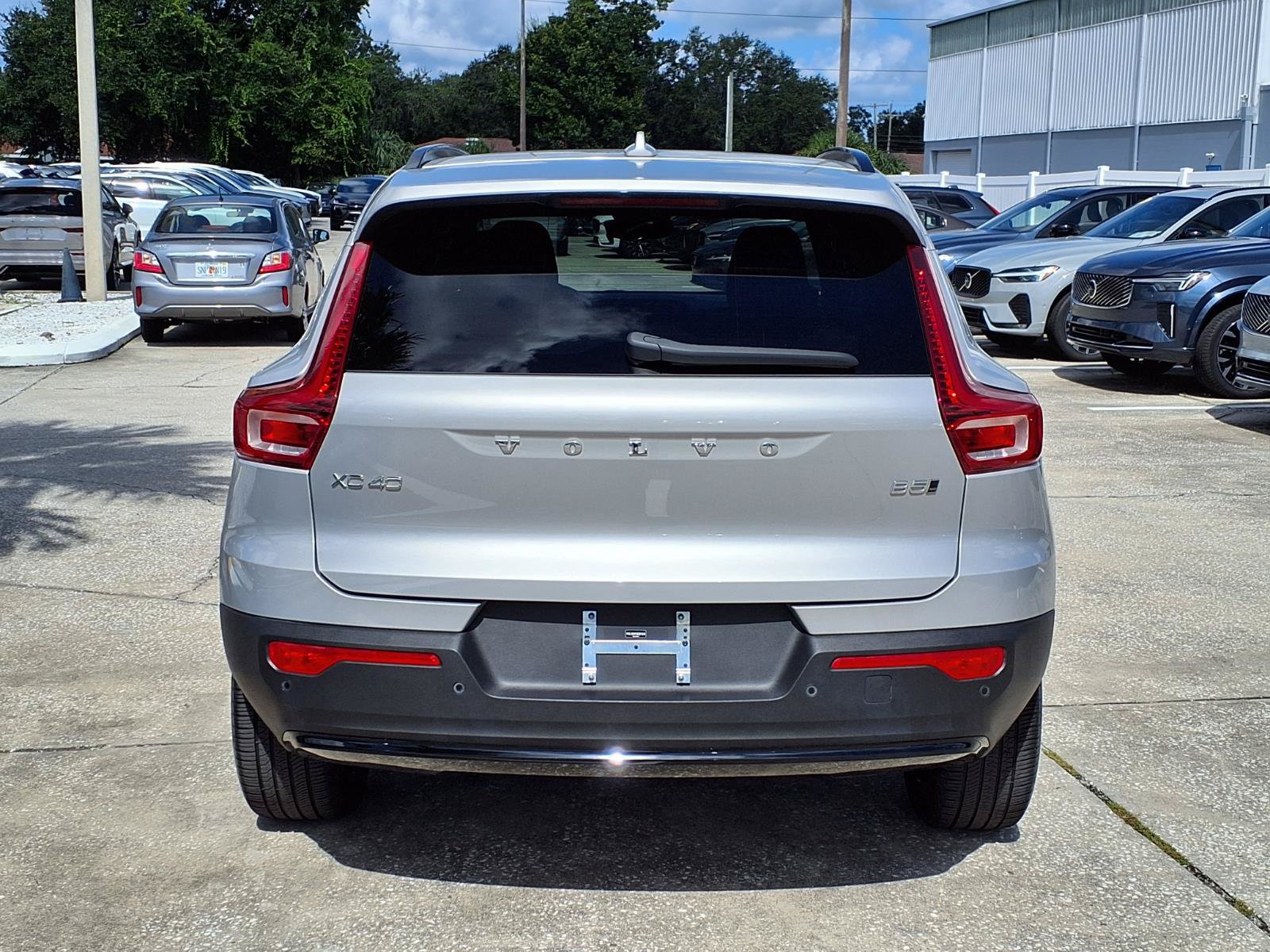 Certified 2025 Volvo XC40 B5 Ultra AWD/4WD image 6