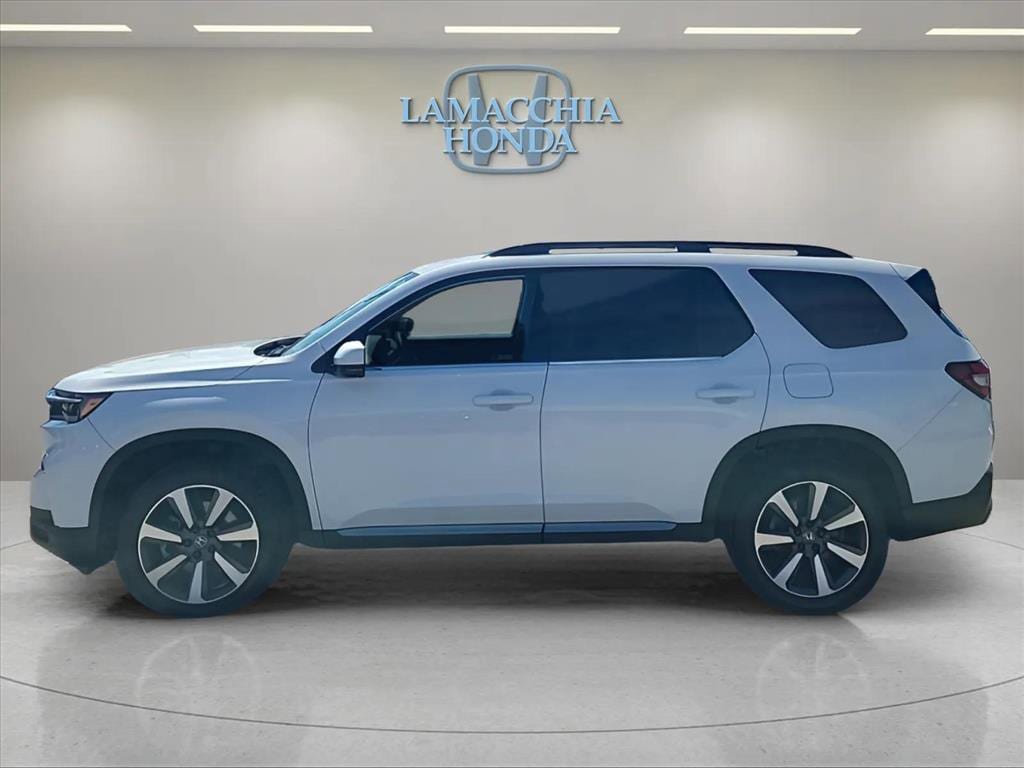 Used 2025 Honda Pilot Touring image 2