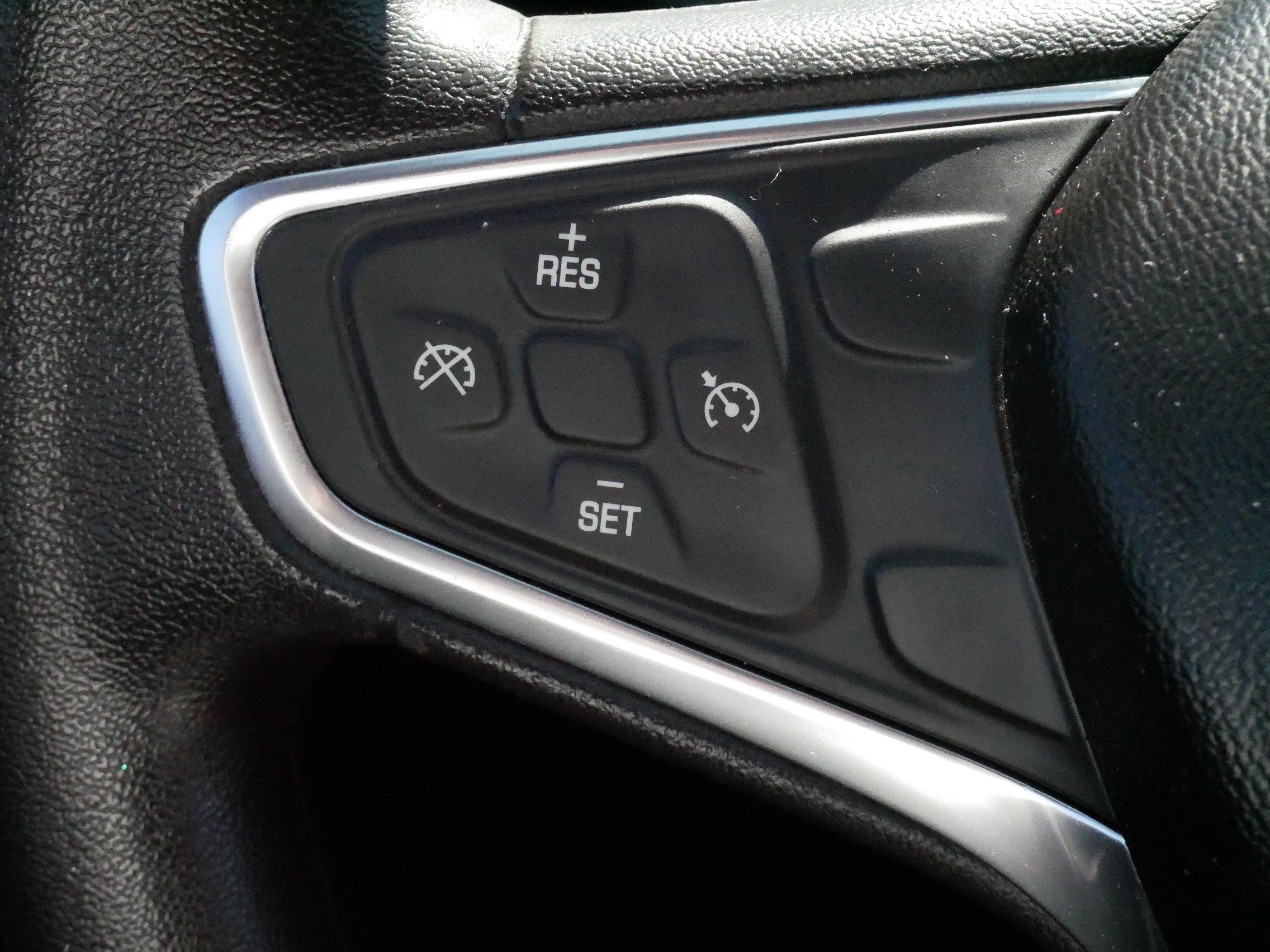Used 2018 Chevrolet Malibu LT FWD image 25