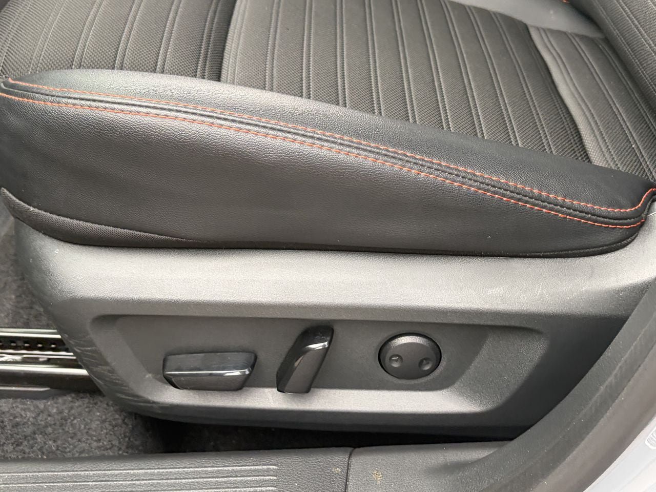 Used 2025 Nissan Rogue SV AWD/4WD image 24