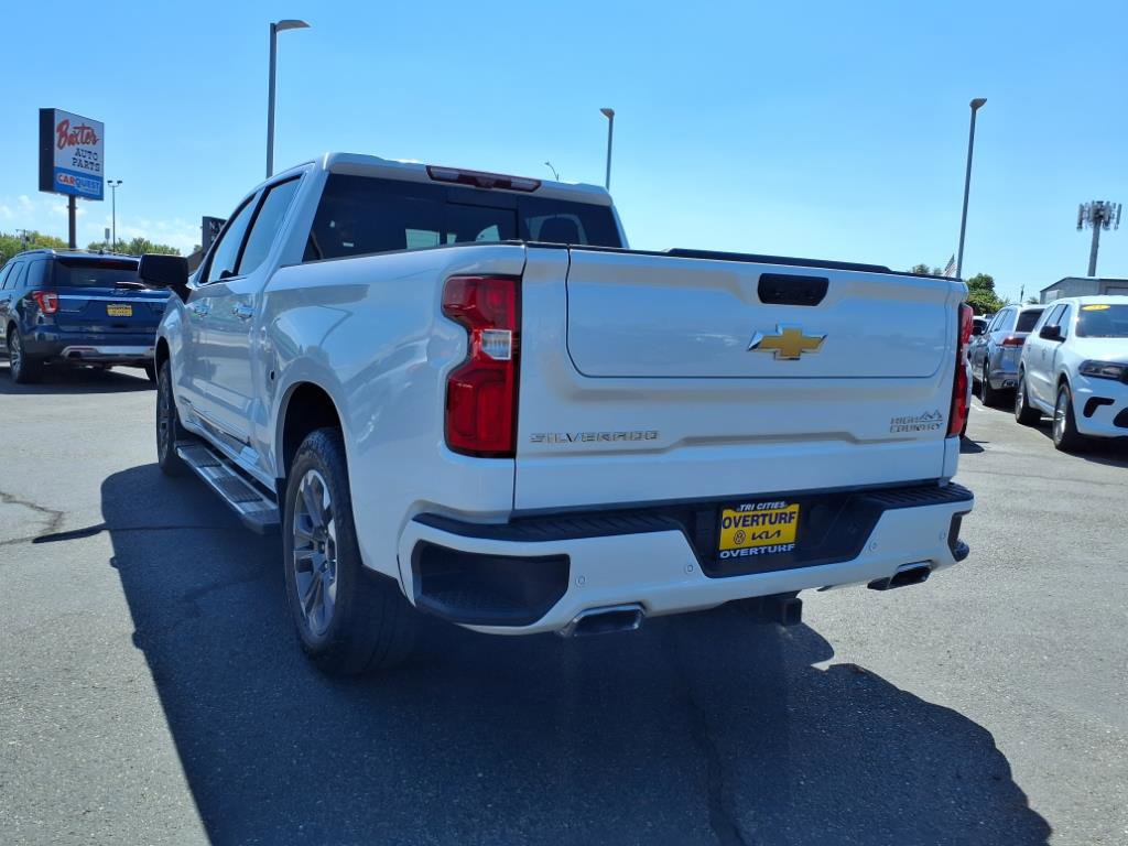 Used 2022 Chevrolet Silverado 1500 High Country w/ Technology Package image 2