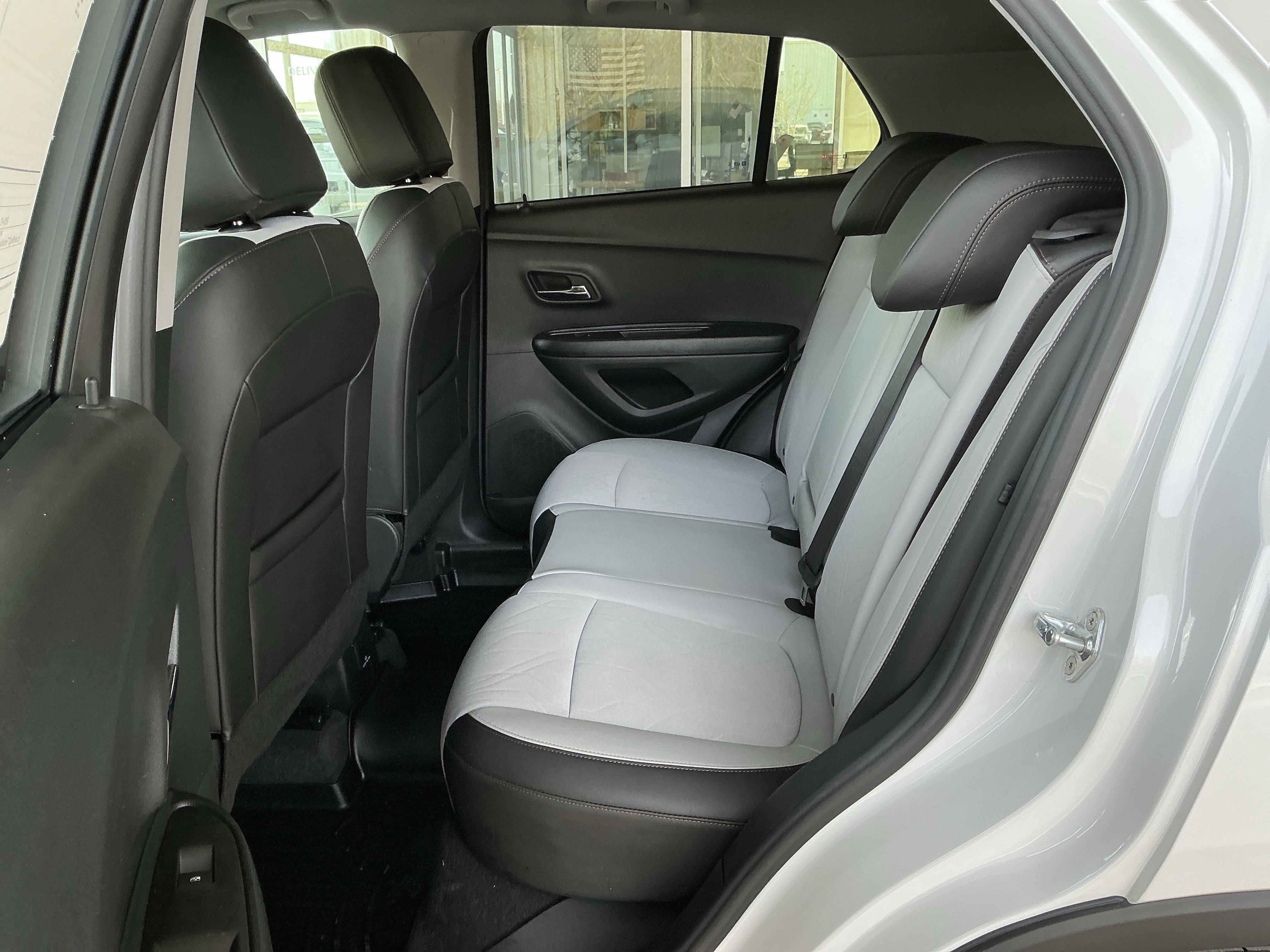 Used 2022 Chevrolet Trax LT w/ LT Convenience Package image 18