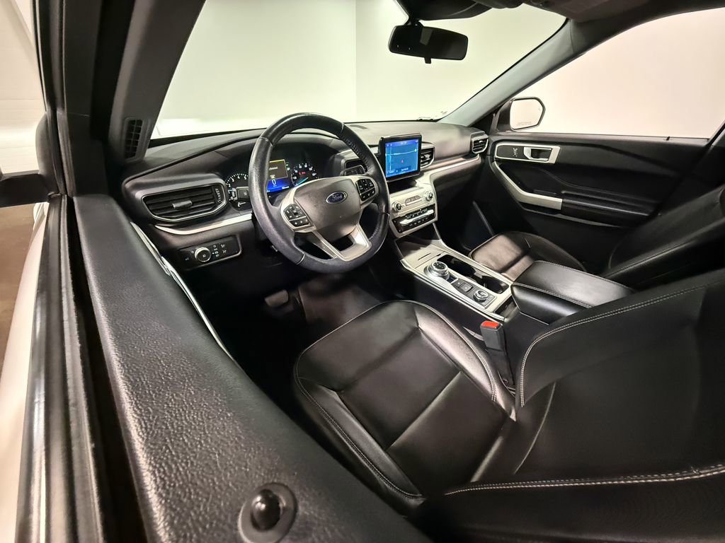 Used 2022 Ford Explorer XLT w/ Equipment Group 202A AWD/4WD image 59
