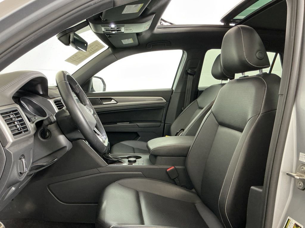 Used 2020 Volkswagen Atlas Cross Sport SE w/ Panoramic Sunroof Package image 25