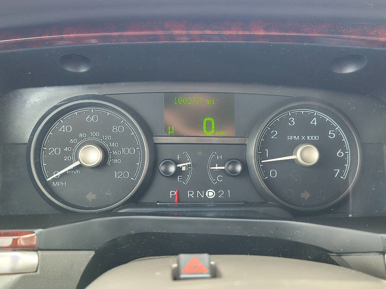 Used 2009 Lincoln Town Car Signature Limited image 14