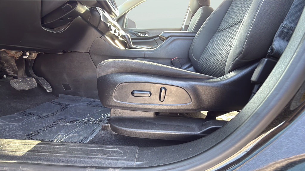 Used 2017 GMC Acadia SLE w/ Driver Alert Package I FWD image 15