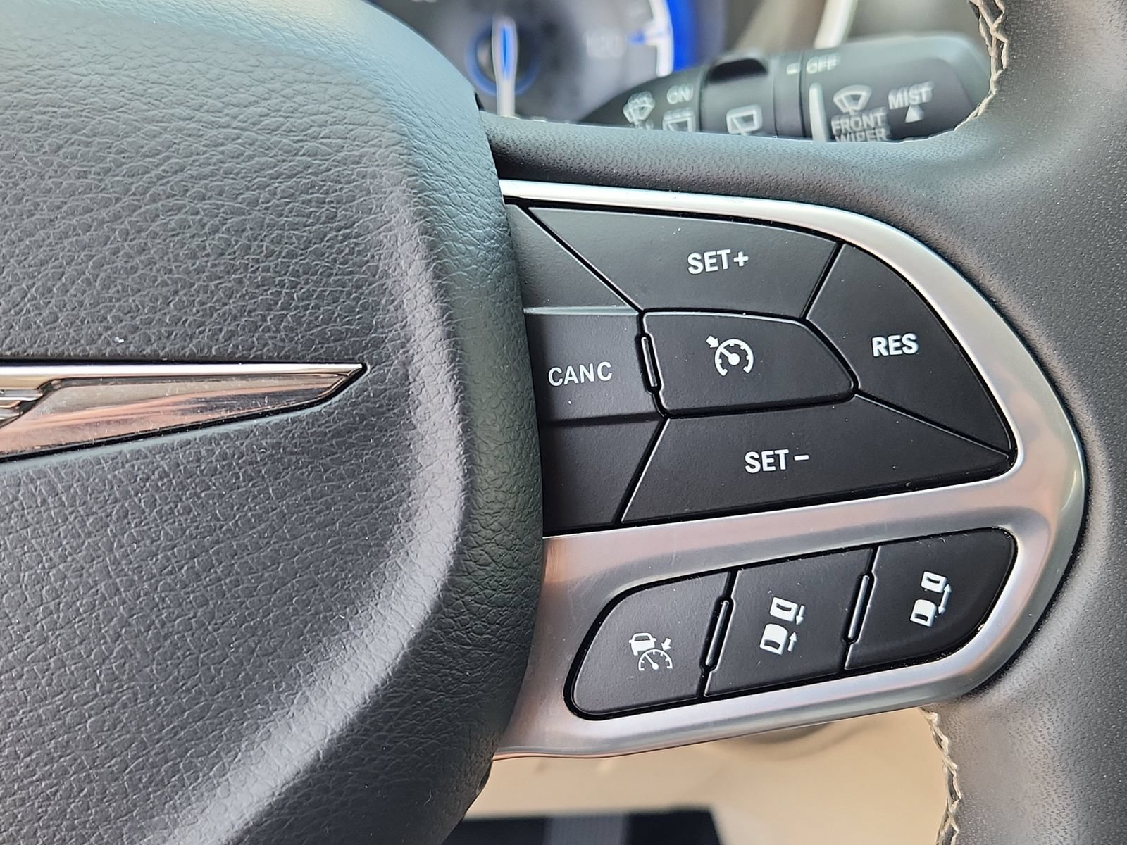 Used 2023 Chrysler Pacifica Touring-L FWD image 21