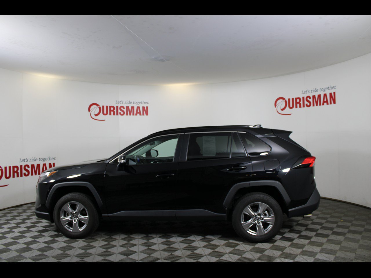 Used 2025 Toyota RAV4 XLE w/ Convenience Package AWD/4WD image 4