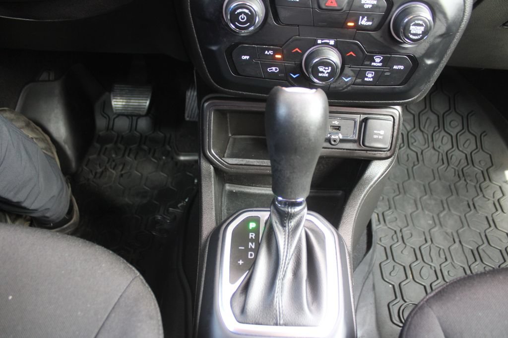 Used 2021 Jeep Renegade Latitude FWD image 33