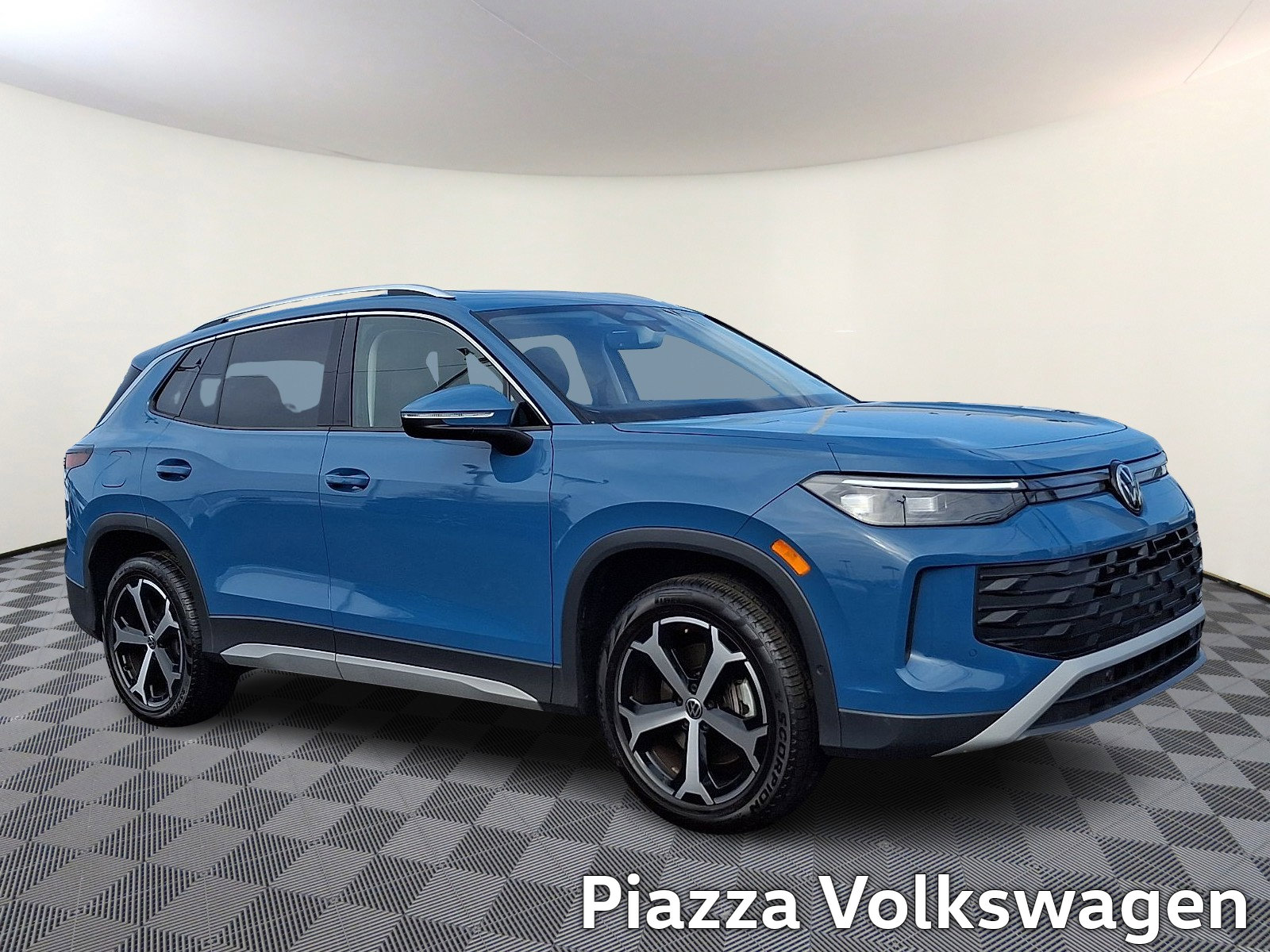 Used 2025 Volkswagen Tiguan SE