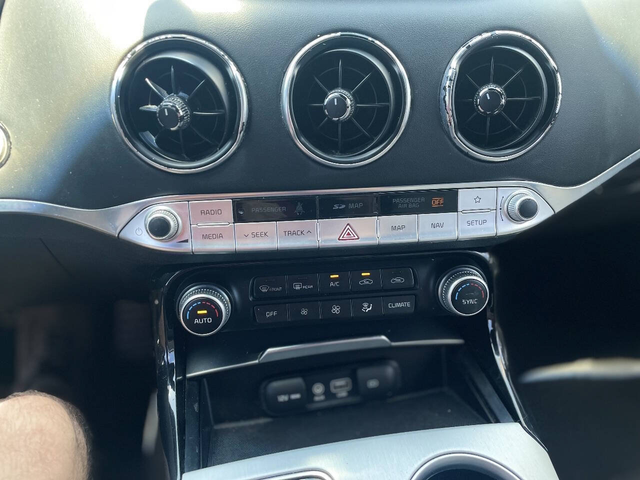 Used 2018 Kia Stinger GT2 AWD/4WD image 23
