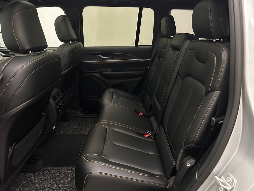 New 2026 Jeep Grand Cherokee Limited AWD/4WD image 14