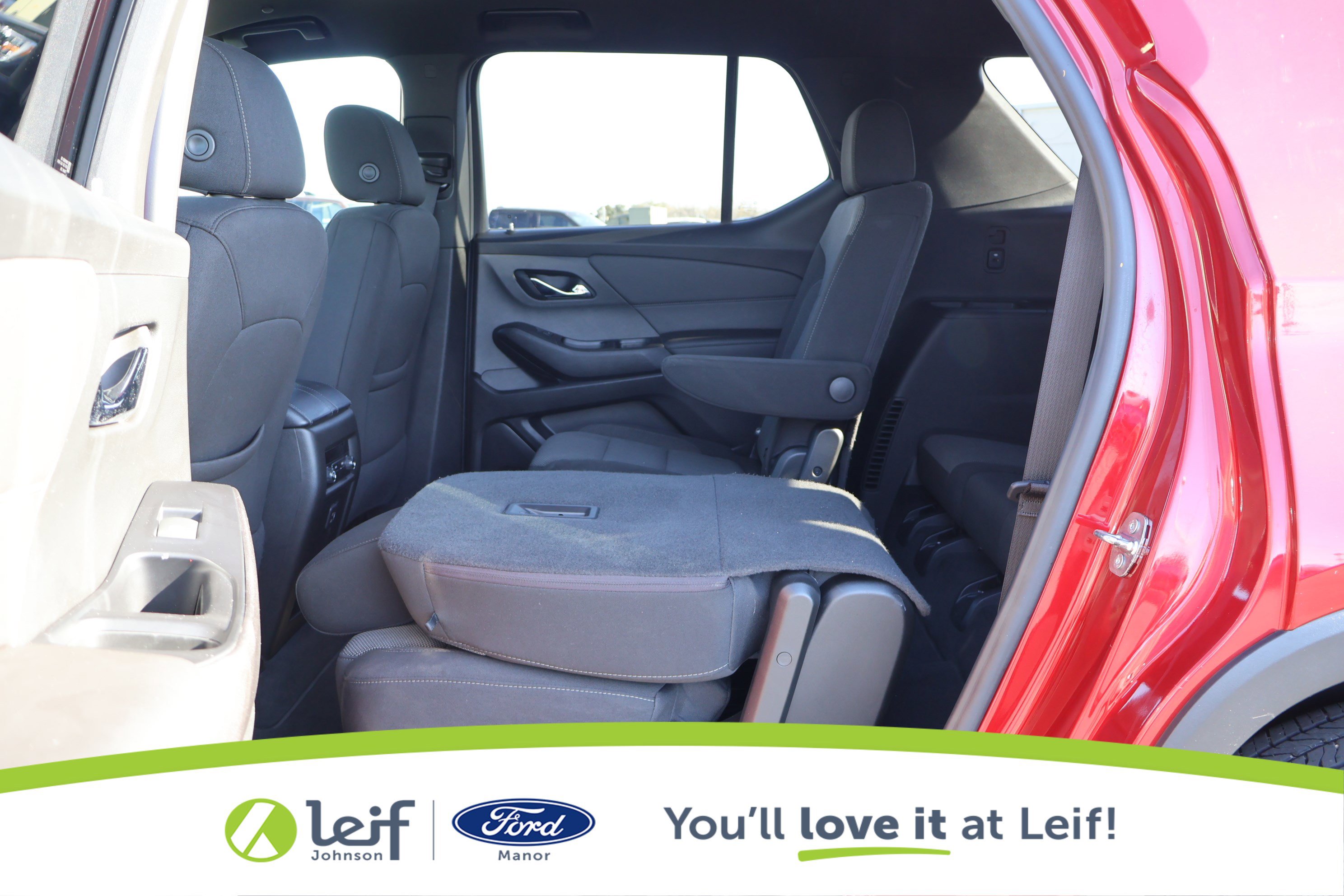 Used 2023 Chevrolet Traverse LT image 30