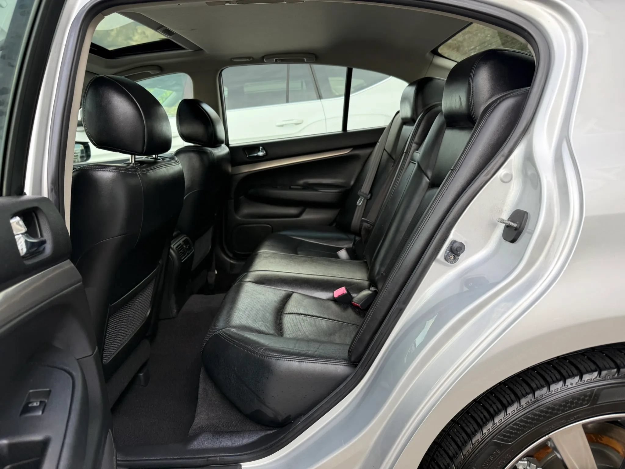Used 2011 INFINITI G37 x Sedan w/ Premium Pkg AWD/4WD image 28