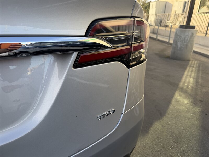 Used 2017 Tesla Model X 75D AWD/4WD image 8