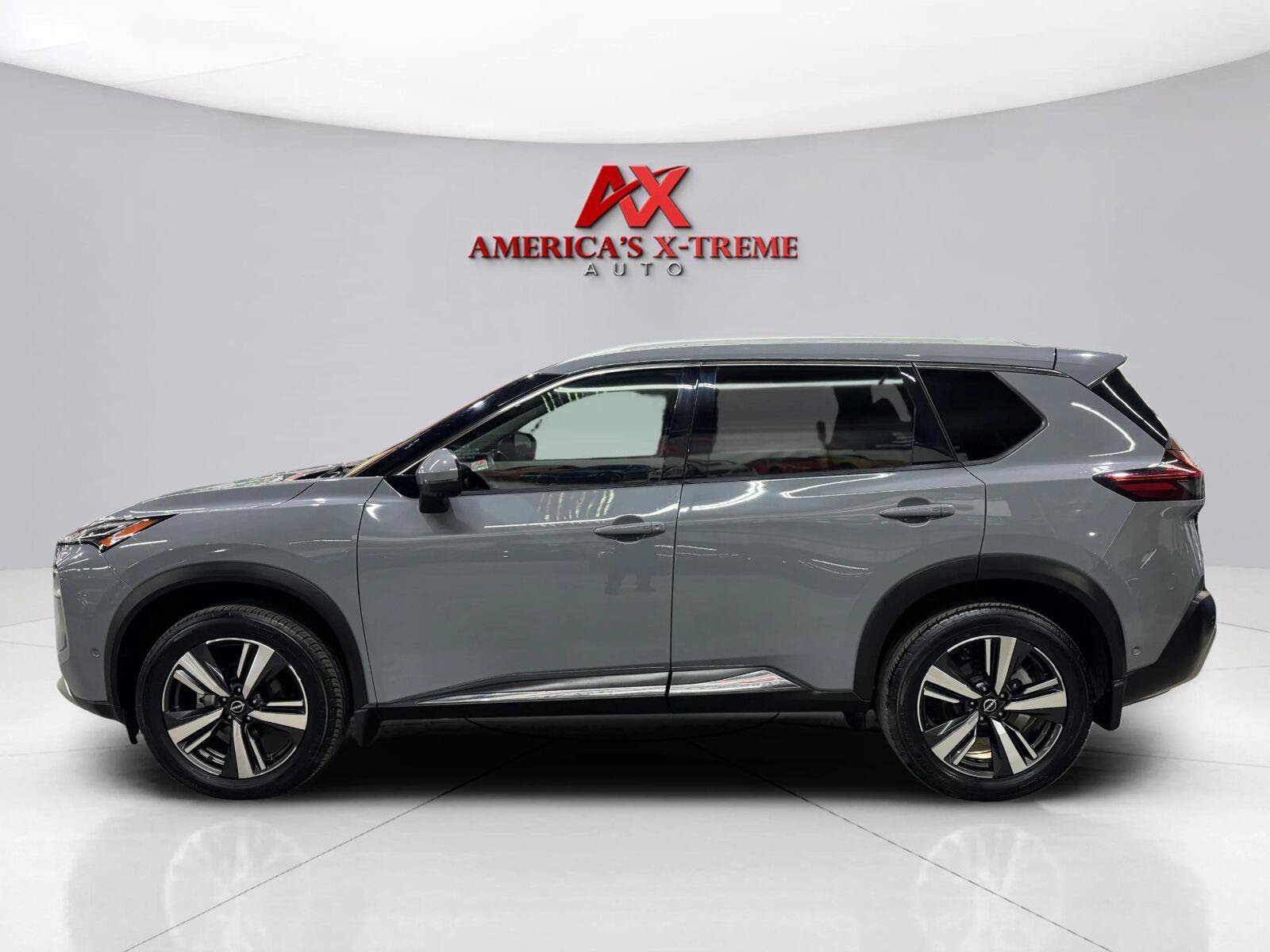 Used 2023 Nissan Rogue Platinum FWD image 4