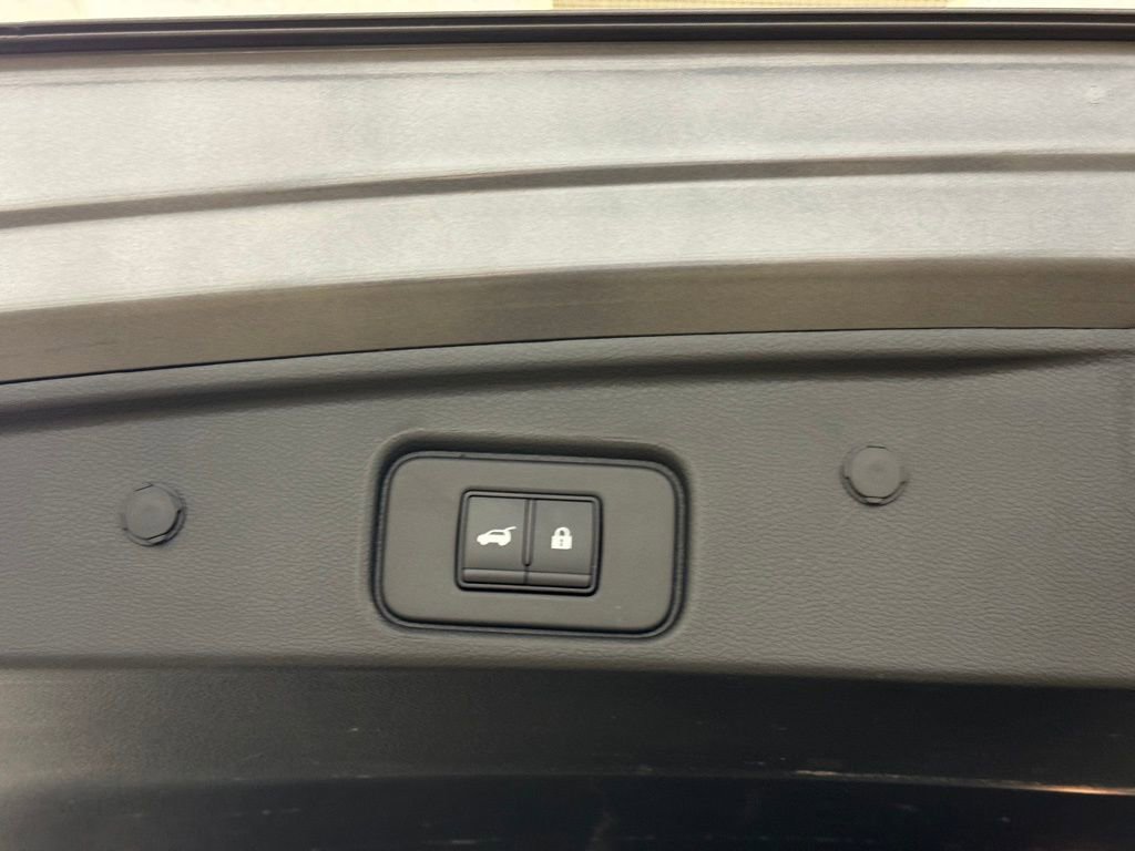 Used 2025 Nissan Pathfinder SL AWD/4WD image 23