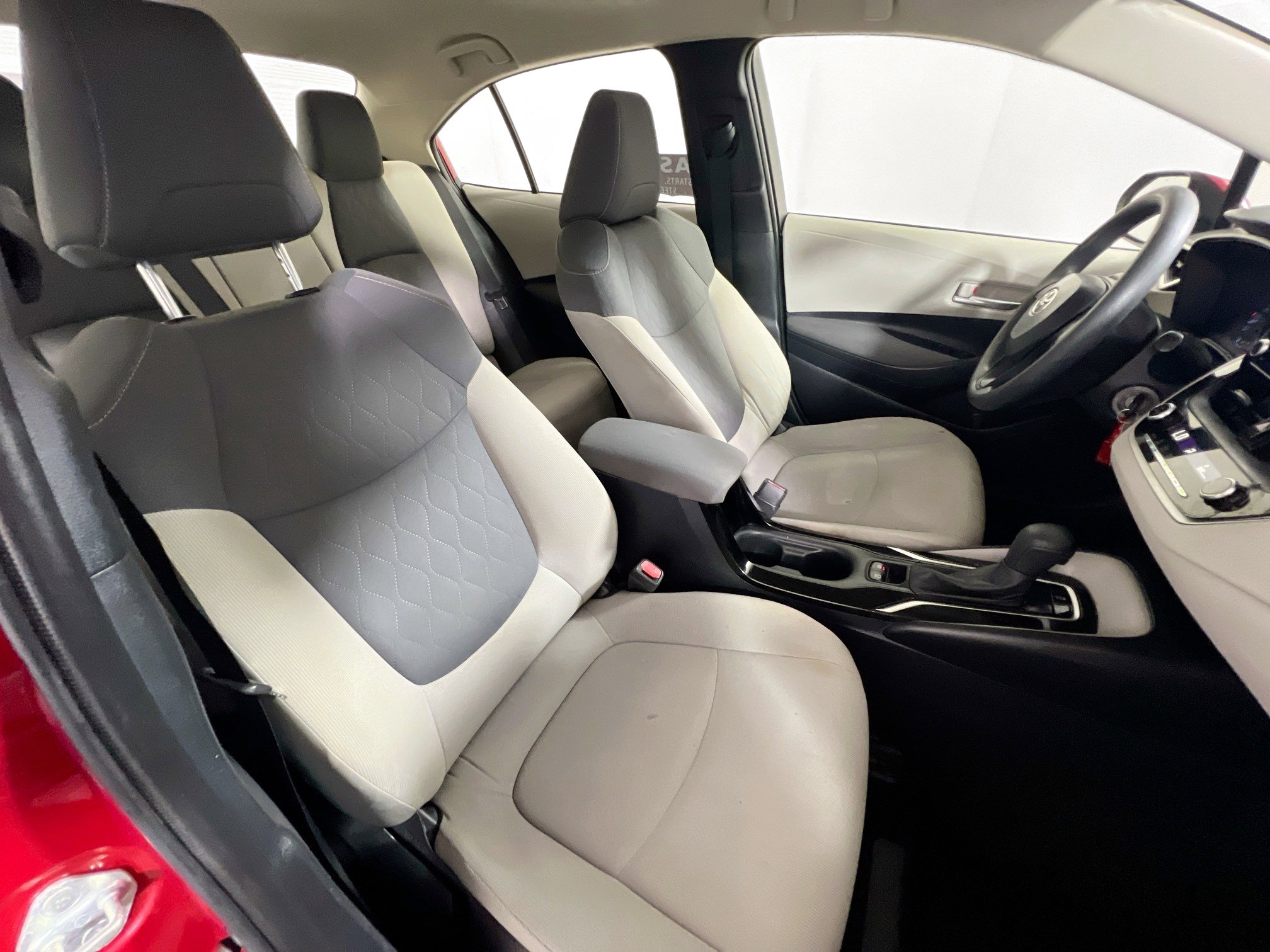 Used 2020 Toyota Corolla LE FWD image 30