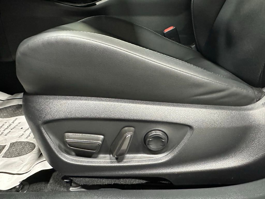 Used 2025 Toyota Prius XLE image 12