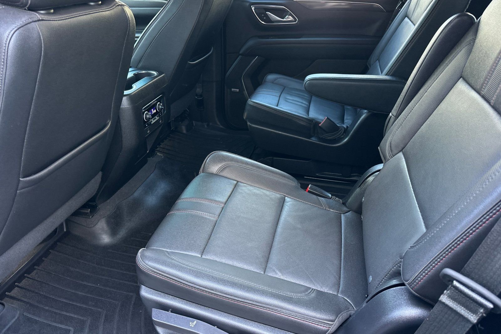 Used 2022 Chevrolet Tahoe RST w/ Luxury Package AWD/4WD image 12