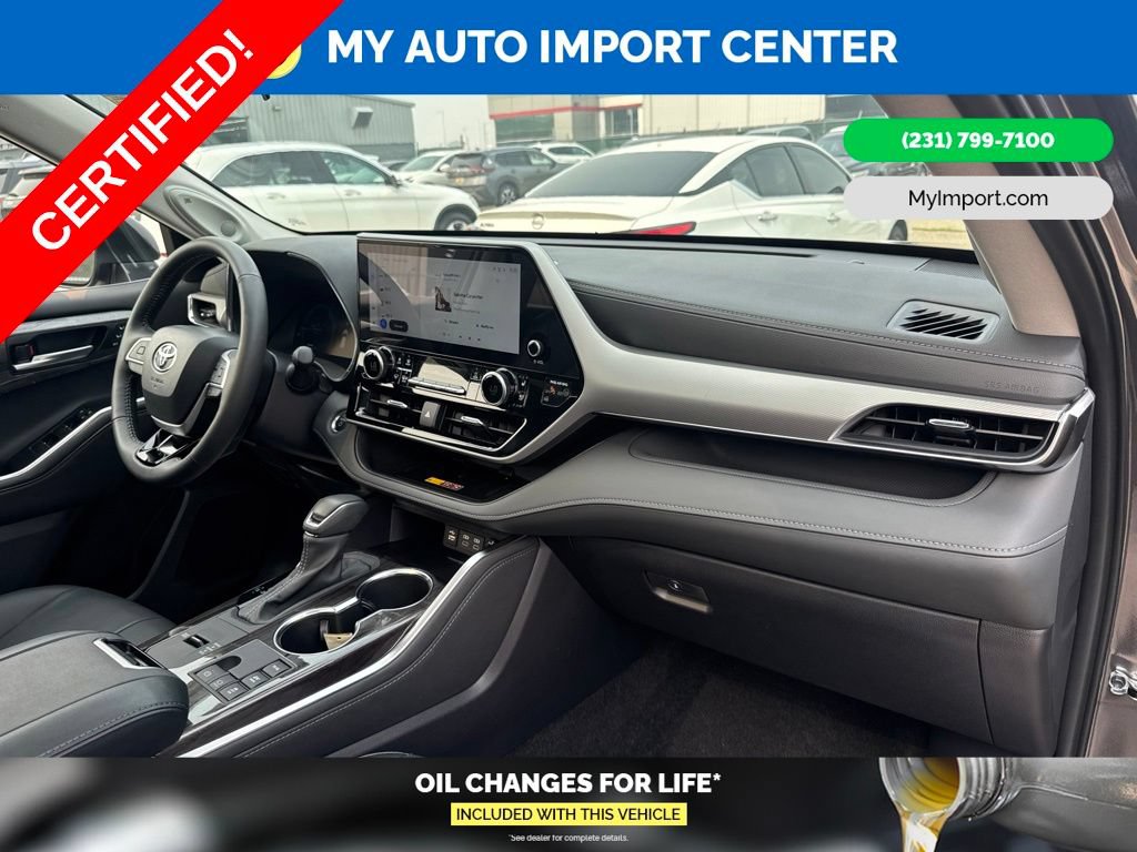 Certified 2025 Toyota Highlander Platinum AWD/4WD image 32