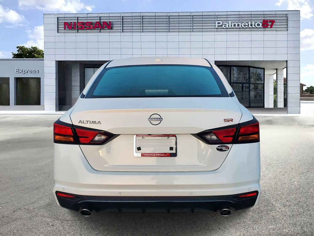 Used 2025 Nissan Altima 2.5 SR w/ SR Premium Package FWD image 4
