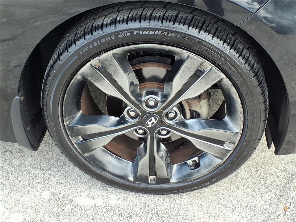 Used 2017 Hyundai Veloster Value Edition image 11