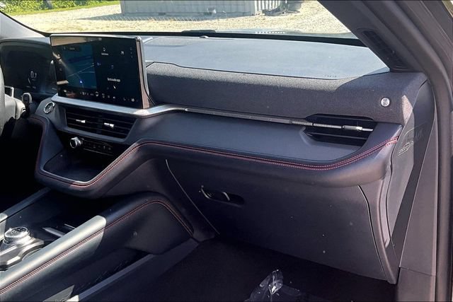 Used 2025 Ford Explorer ST-Line w/ ST-Line Street Pack AWD/4WD image 14