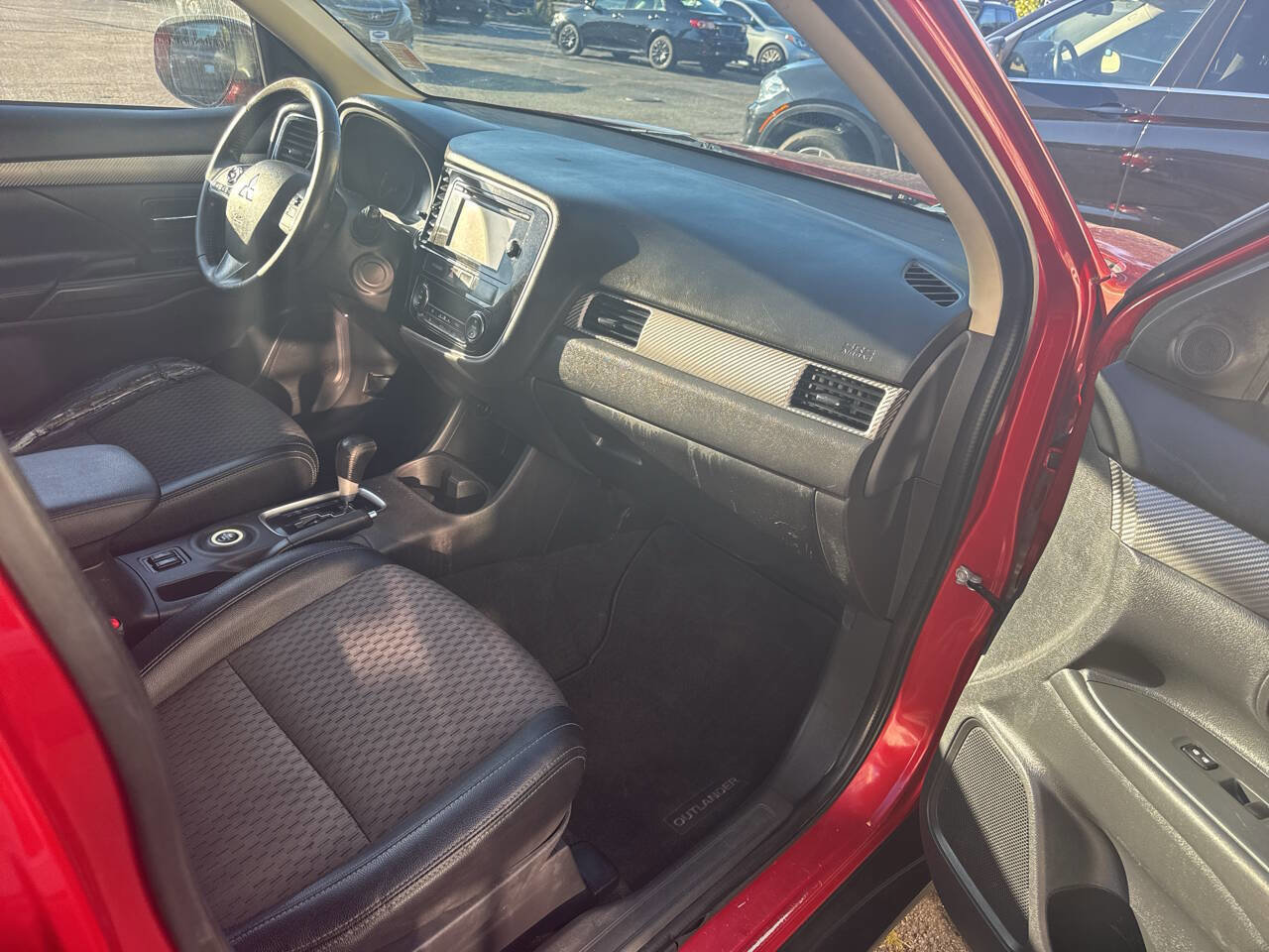 Used 2015 Mitsubishi Outlander SE image 11