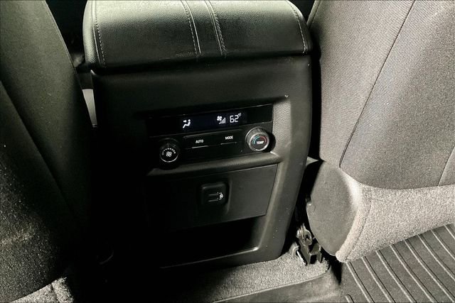 Used 2023 Chevrolet Traverse LT image 35