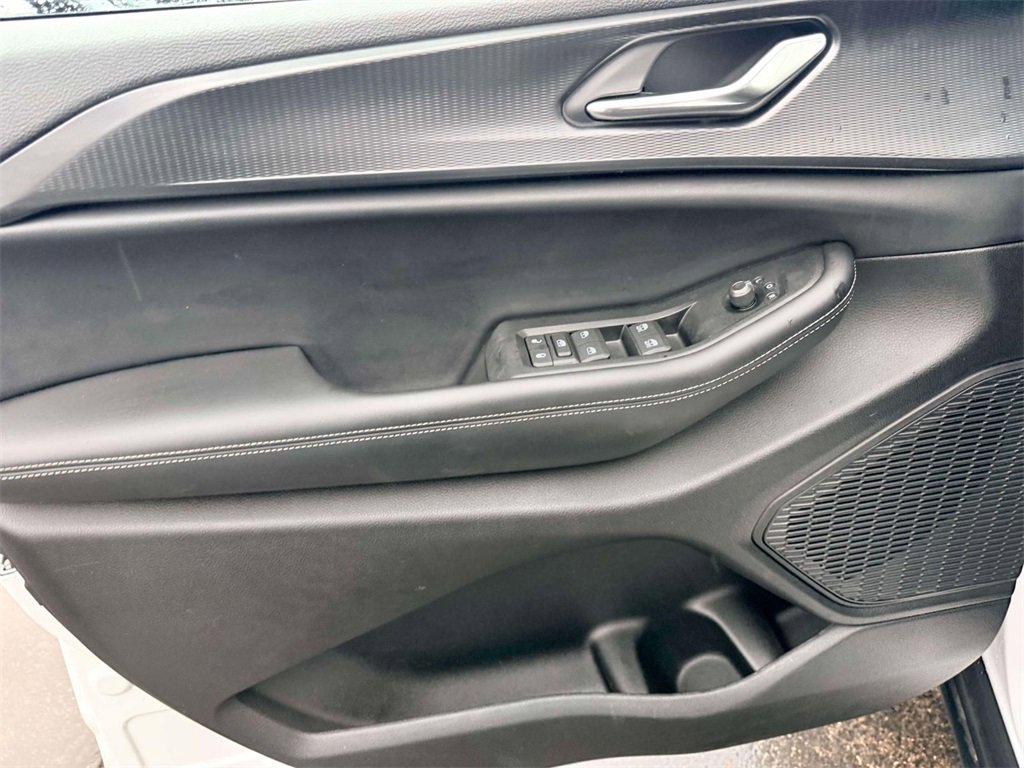 Used 2024 Jeep Grand Cherokee Altitude image 13