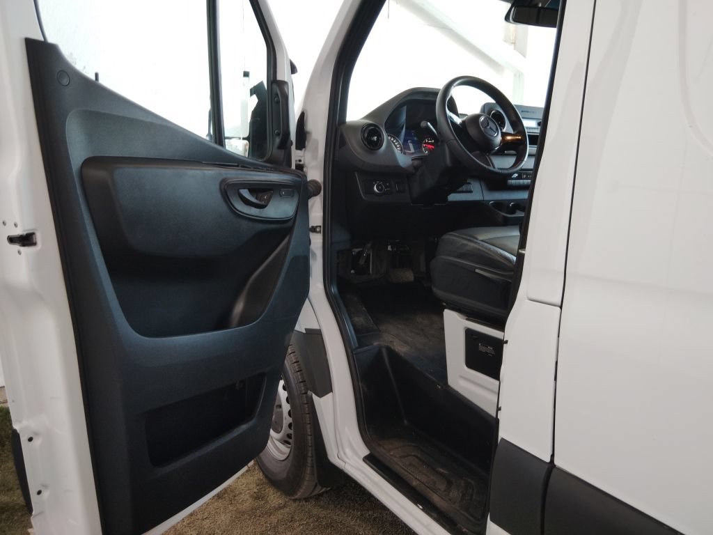 Used 2025 Mercedes-Benz Sprinter 2500 image 17
