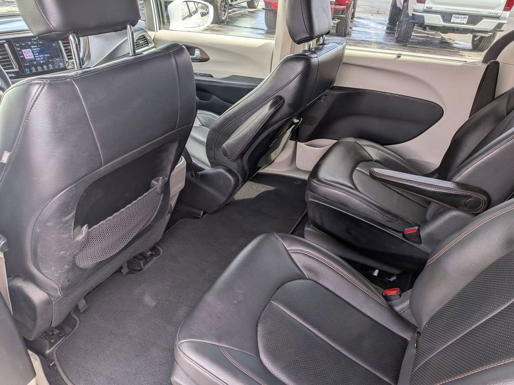 Used 2018 Chrysler Pacifica Touring-L FWD image 30