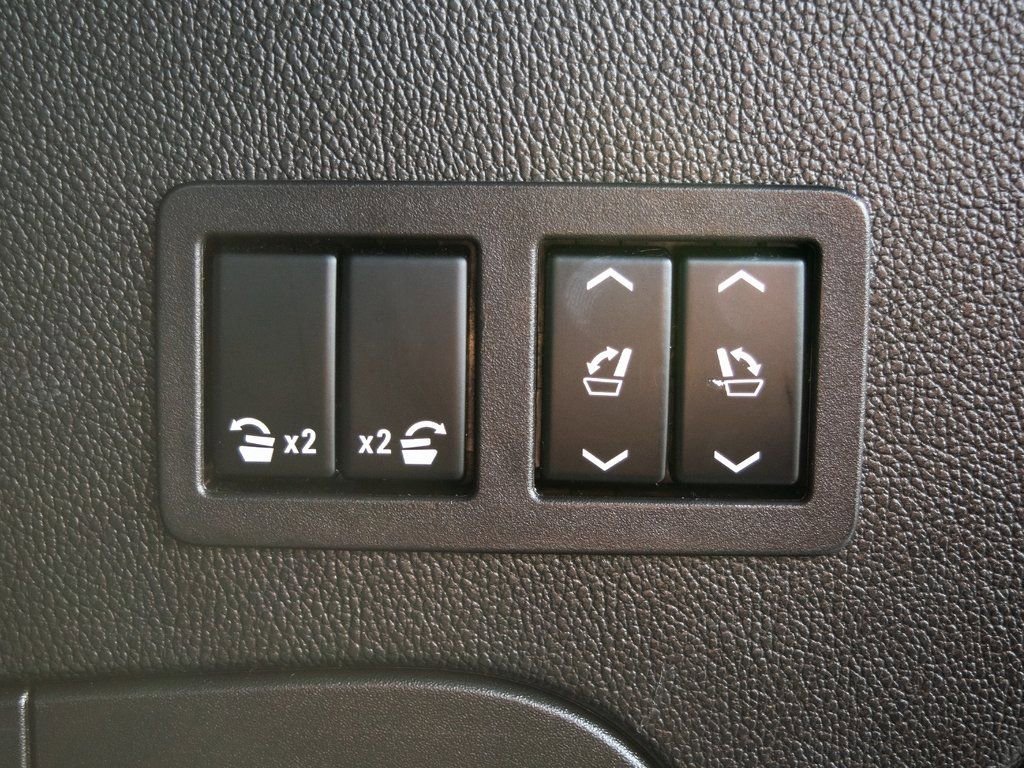 Used 2018 GMC Yukon Denali image 8