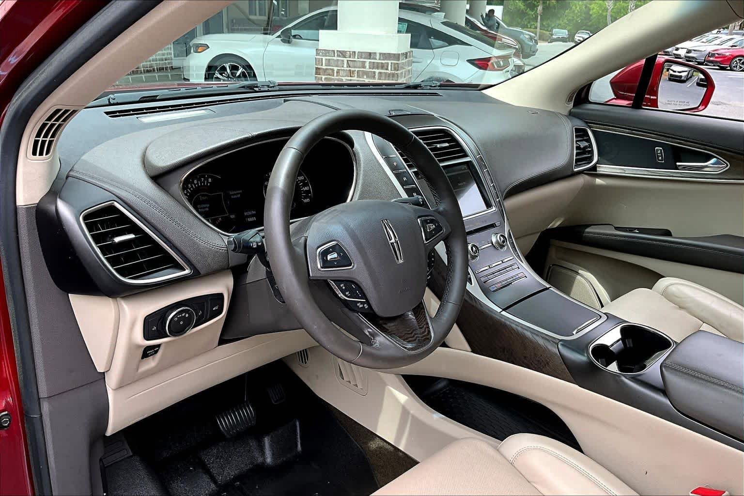 Used 2018 Lincoln MKX Reserve w/ Driver Assistance Package FWD image 18