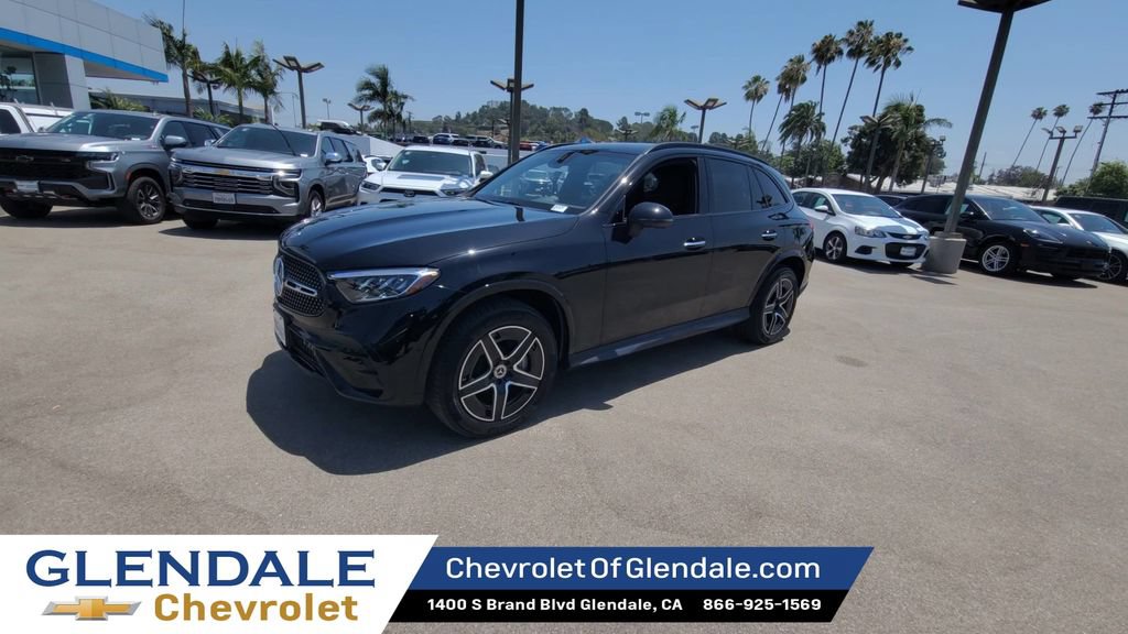 Used 2025 Mercedes-Benz GLC 300 image 4