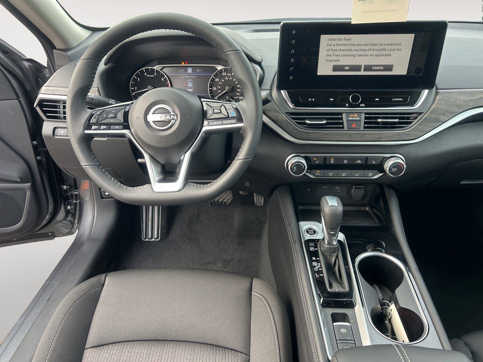 Used 2024 Nissan Altima 2.5 SV w/ SV Premium Package image 11