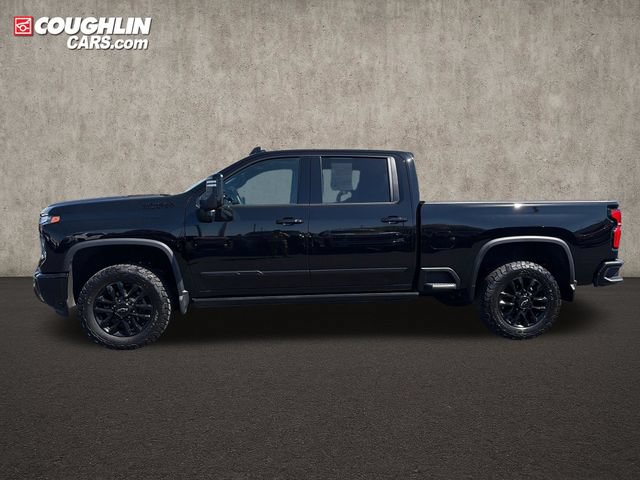 Used 2025 Chevrolet Silverado 3500 High Country w/ High Country Premium Package AWD/4WD image 2