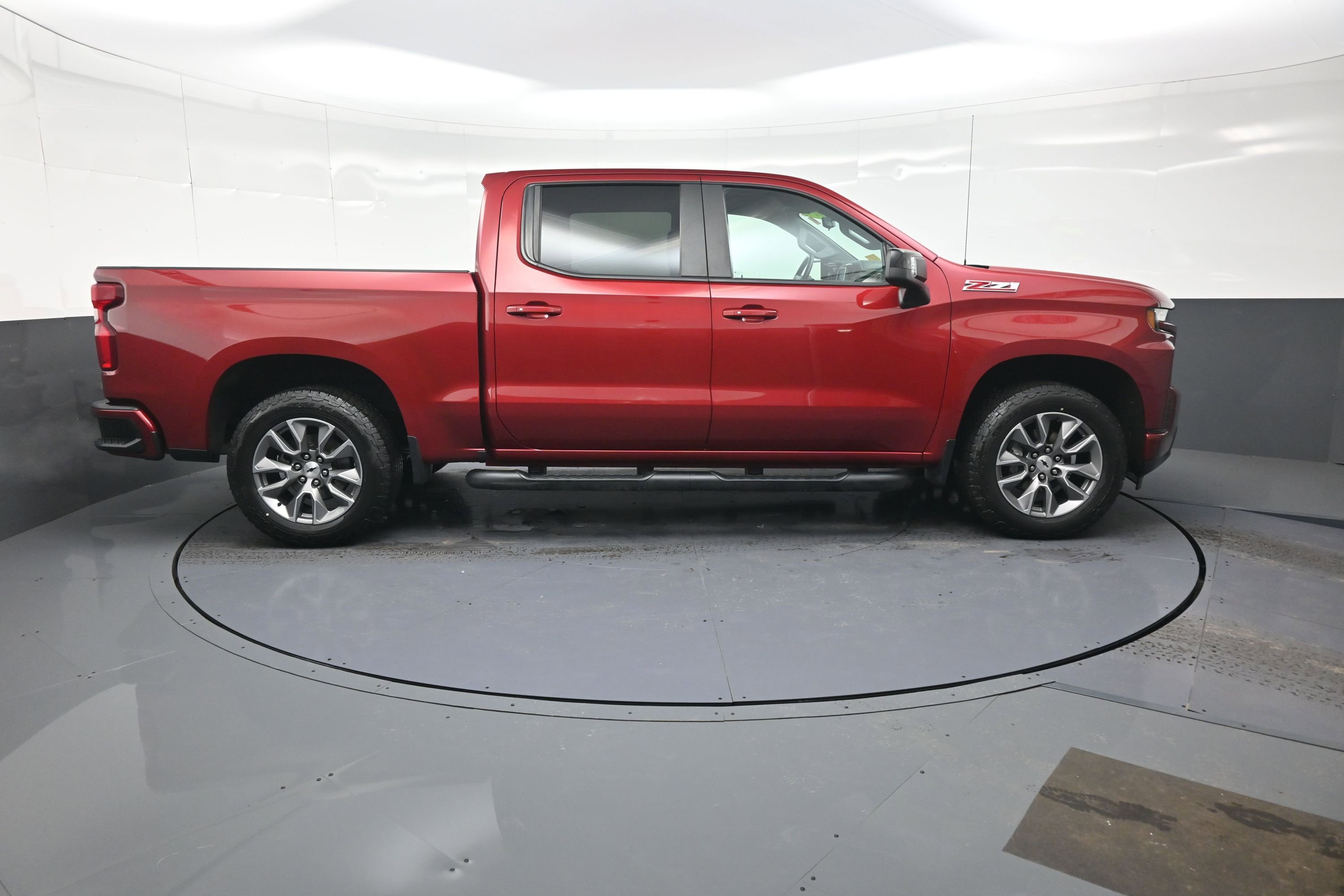 Used 2019 Chevrolet Silverado 1500 RST image 2