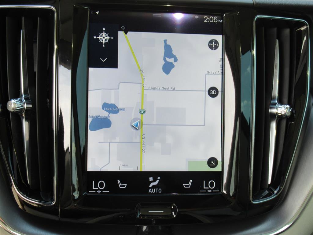 Used 2018 Volvo XC60 T6 Momentum w/ Convenience Package image 21