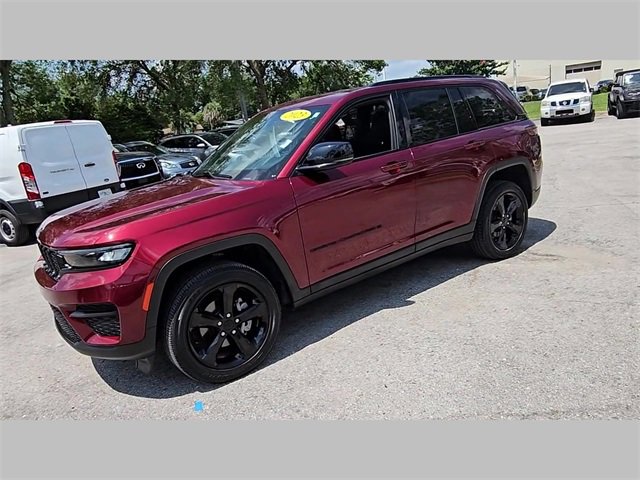 Used 2023 Jeep Grand Cherokee Altitude image 34