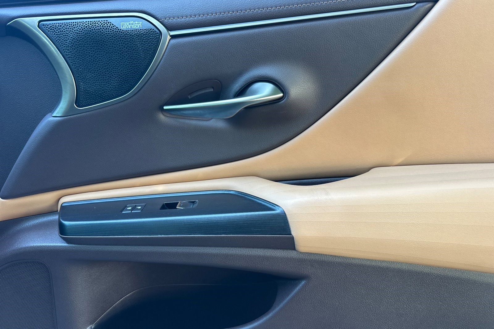 Certified 2021 Lexus ES 300h w/ Accessory Package image 21