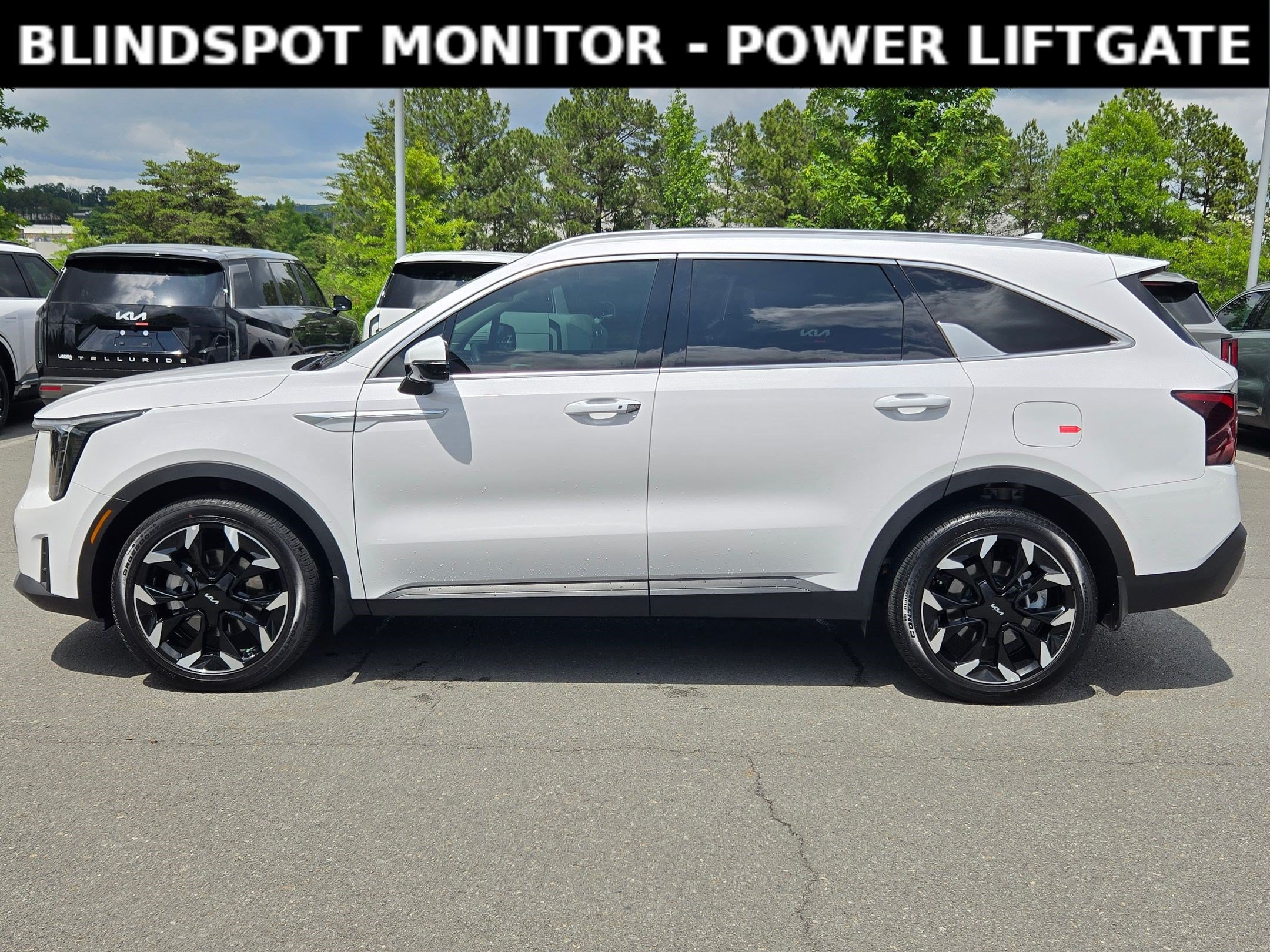 Used 2025 Kia Sorento EX w/ Panoramic Sunroof Package FWD image 4