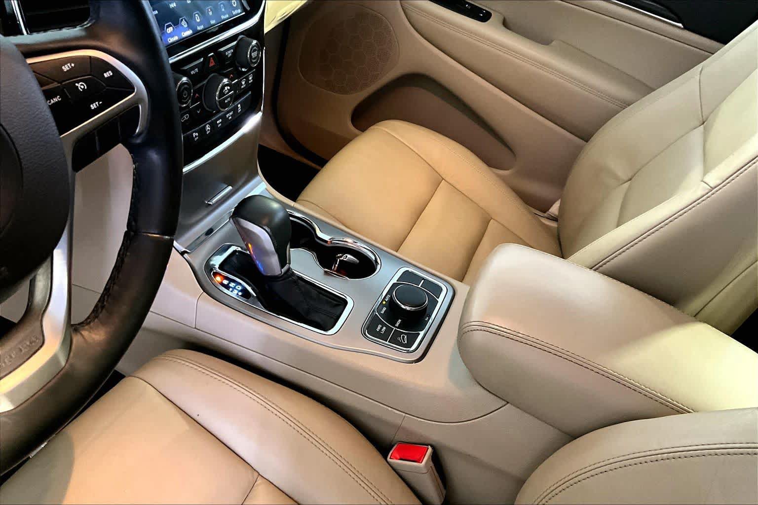Used 2020 Jeep Grand Cherokee Limited AWD/4WD image 17