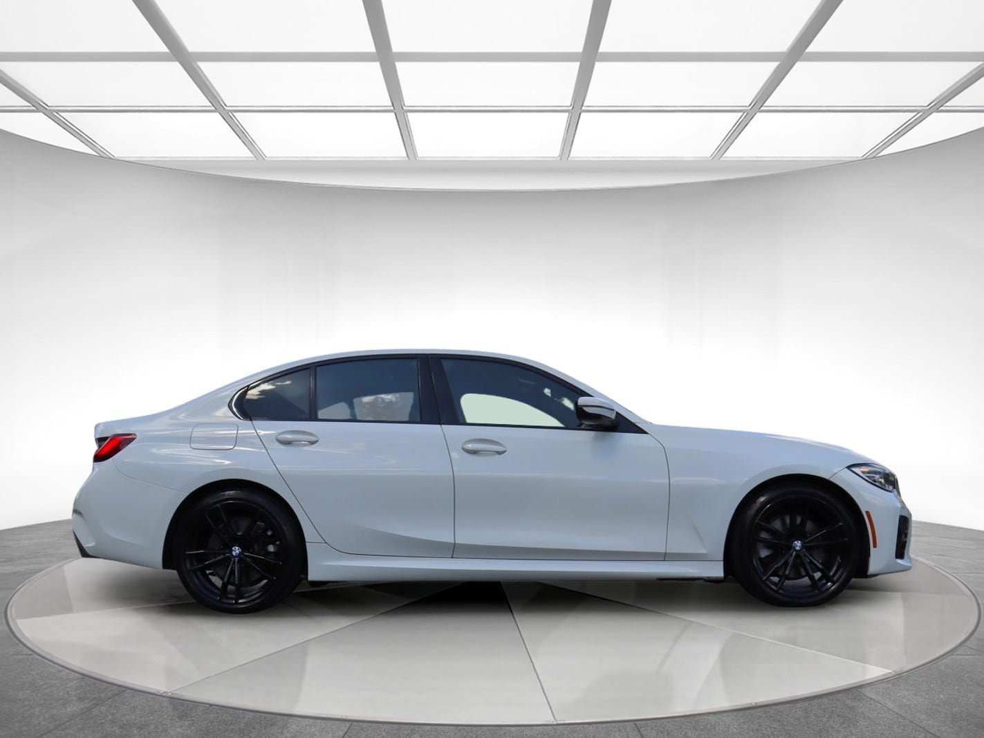 Used 2019 BMW 330i xDrive Sedan w/ M Sport Package AWD/4WD image 5