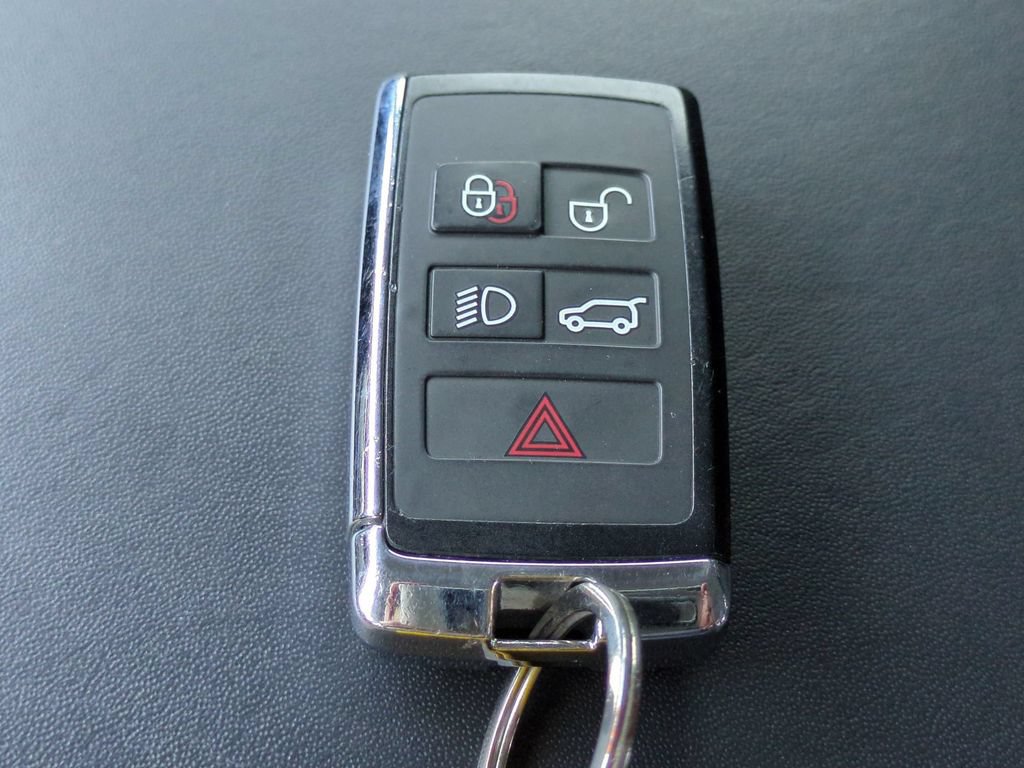 Used 2020 Land Rover Defender 110 HSE AWD/4WD image 32